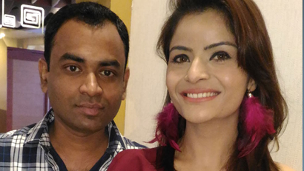 নিজের পরিচিতি কাজে লাগিয়ে টাকার লোভ দেখিয়ে কম বয়সী পরিশ্রমী ছেলে-মেয়েদের দিয়ে পর্ন ছবি বানাতেন তিনি। যে কারণে তাঁকে গ্রেফতারও হতে হয়েছিল।