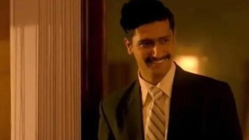 ‘লভ শব তে চিকেন খুরানা’ এবং ‘বম্বে ভেলভেট’ ছবিতে ছোট ভূমিকায় অভিনয় করেছিলেন ভিকি। কিন্তু এই দু’টি ছবিতে তিনি দর্শকদের নজরে পড়েননি।   