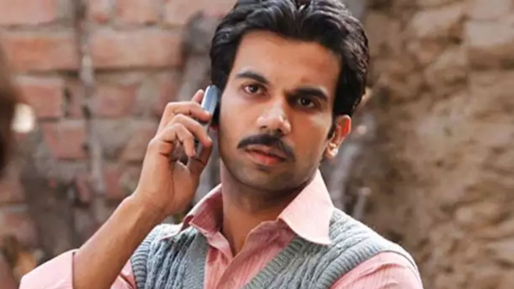 এর পরই নীরজের মাথায় আসে ভিকির কথা। ভিকিকে তিনি চিনতেন। ‘গ্যাংস অব ওয়াসিপুর’-এ নীরজও সহকারী পরিচালক হিসেবে কাজ করেছিলেন। সেখান থেকেই ভিকির সঙ্গে তাঁর আলাপ। দু’জনের বন্ধুত্ব অটুট ছিল।