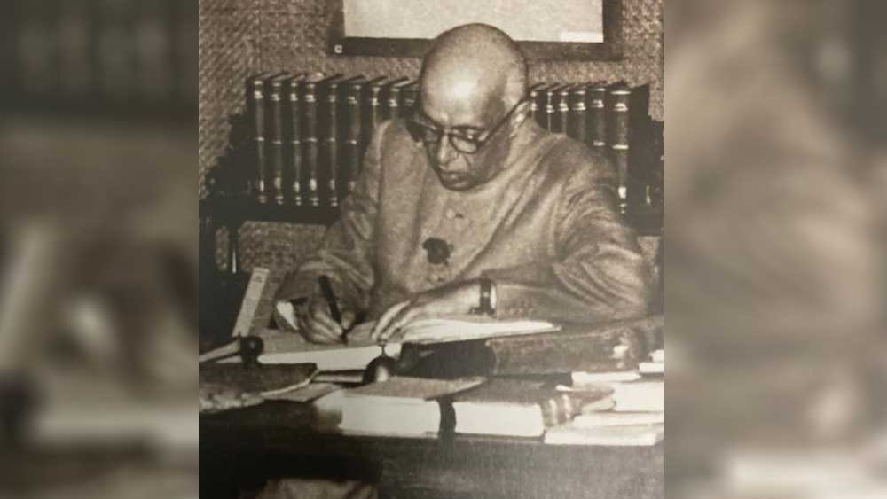 শান্তিনিকেতনে প্রাক্তন প্রধানমন্ত্রী জওহরলাল নেহরু।