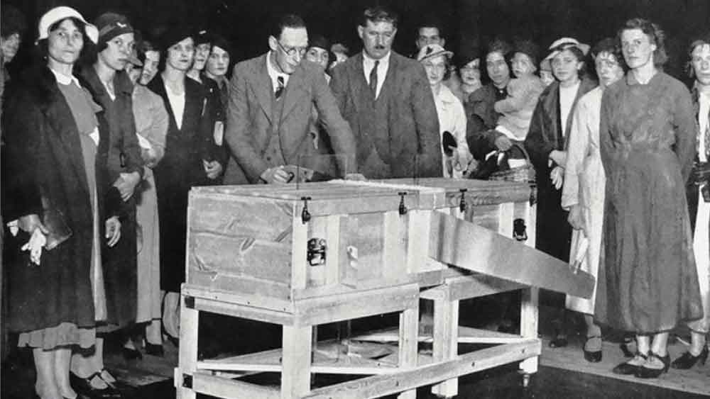 ইংরেজ জাদুকর পি টি সেলবিট।