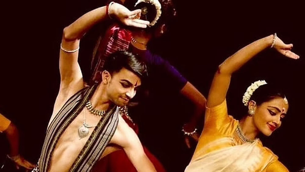 তাই এক বার আত্মহত্যার চেষ্টা করেও আজ ‘মেয়েলি নাচ’ হিসাবে অনেকের কাছে পরিচিত ওডিশি নাচে দেশজোড়া খ্যাতি অর্জন করেছেন প্রেম। মঞ্জুলতা তাঁর ছেলের ইচ্ছার পাশে সে সময় থেকে দাঁড়িয়ে রয়েছেন যখন লিঙ্গবৈষম্য নিয়ে আজকের মতো সমাজ এতটা সচেতন হয়ে ওঠেনি।