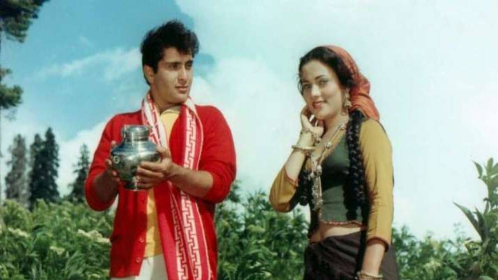 বরং, রাজীবের তুলনায় মন্দাকিনী এই ছবির সুবাদে চলে আসেন প্রচারের বৃত্তে। হলে ছবিটির মুক্তির পরে রাজীবের মনে হয়েছিল, তাঁর থেকে ছবিতে অনেক বেশি গুরুত্ব দেওয়া হয়েছে নায়িকা মন্দাকিনীকেই।