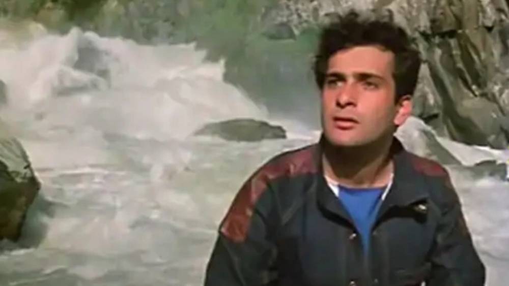 অভিনয়ের পাশাপাশি সুযোগ পেয়েছিলেন পরিচালনা, প্রযোজনা-সহ চলচ্চিত্রের অন্য শাখাতেও। কিন্তু প্রতি ক্ষেত্রেই প্রত্যাশিত সাফল্য ছিল অধরা। কপূর পরিবারের অন্য সদস্যদের খ্যাতি ও জনপ্রিয়তার ছায়াতেই ঢাকা থেকে গিয়েছেন রাজীব কপূর। পরিবারের সকলের আদরের ‘চিম্পু’।