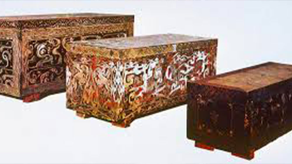 হুইয়ের সমাধি ছিল তাঁর পছন্দসই বস্তু দিয়ে ঘেরা। প্রচুর বহুমূল্য পোশাক, বাদ্যযন্ত্র দিয়ে ঘেরা ছিল হুইয়ের সমাধি। কিন্তু এই সব জিনিস প্রত্নতত্ববিদদের আকর্ষিত করেনি। করেছিল হুইয়ের মৃতদেহ। তাঁদের মতে, মৃতদেহটিকে দেখে মনে হচ্ছিল যেন জিন হুইয়ের মৃত্যু মাত্র কিছু দিন আগেই ঘটেছে।