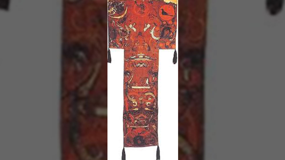 তৎকালীন নথি থেকে জানা যায় যে হুই ছিলেন ভীষণ অপব্যয়ী। তিনি সুন্দরী ও শৌখিন ছিলেন। তাঁর নিজস্ব বেতনভুক্ত বাজনাদার ছিলেন। বিভিন্ন অনুষ্ঠানে তাঁদের ডাক পড়ত। পোশাক পরিচ্ছদ ও খাওদা-দাওয়ার দিকেও ছিল তাঁর বিশাল ঝোঁক। হুই নিজেও কিন নামক এক সাত তারের চিনা বাদ্যযন্ত্র বাজাতেন। রূপসজ্জার জন্য প্রসাধনী বস্তুর সমাহার ছিল তাঁর সংগ্রহে।