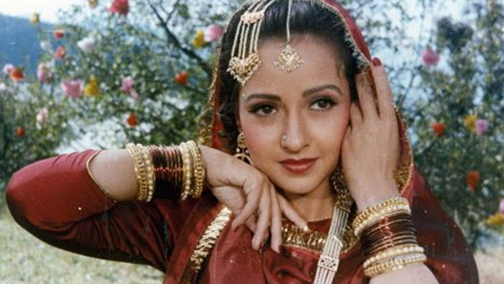 কোনওক্রমে জেবা এবং তাঁর মা মিলে দু’জনকে হাতাহাতি আটকান। সলমন রাগে নিজের হোটেলে ফিরে যান।