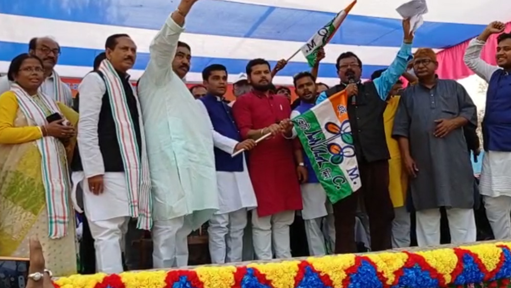 A BJP Yuba morcha leader joins BJP at Birbhum dgtld