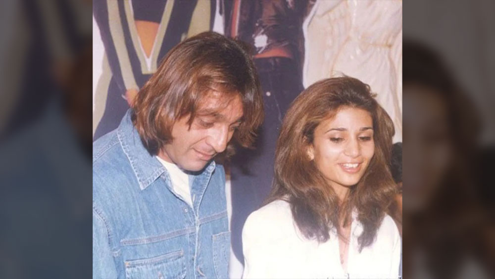 ১৯৯৮ সালে বিয়ে করেন সঞ্জয়-রিয়া। তবে রিয়ার দ্বিতীয় দাম্পত্যও সুখের হয়নি। কয়েক বছর পর থেকেই তাঁদের সম্পর্কের ফাটল সামনে আসে। বেশ কয়েক বছর আলাদা থাকার পরে ২০০৮ সালে চূড়ান্ত হয়ে যায় বিবাহ বিচ্ছেদ।