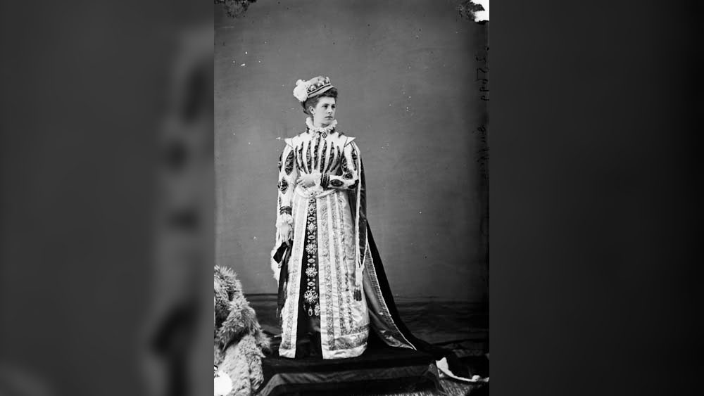 লেডি ডাফরিন তাঁর স্মৃতিকথায় লিখেছেন সিমলায় রিকশা আগমনের কথা। প্রথমে এই যানের নাম ছিল ‘জেনি রিকশা’ বা ‘জিন রিকশা’। তার পর লোকের মুখে মুখে ছোট হতে হতে যানের নাম হল ‘রিকশা’।