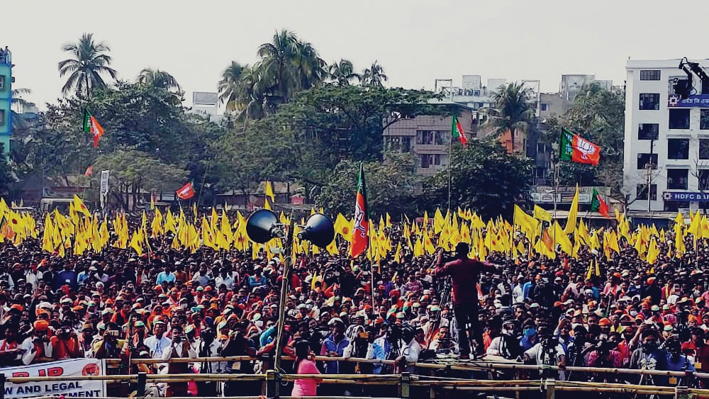 অমিত শাহের সভায় অনন্ত মহারাজের সমর্থকদের ভিড়।