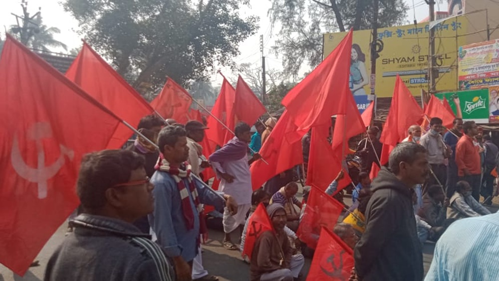 মহিষাদলে বামেদের পথ অবরোধ।