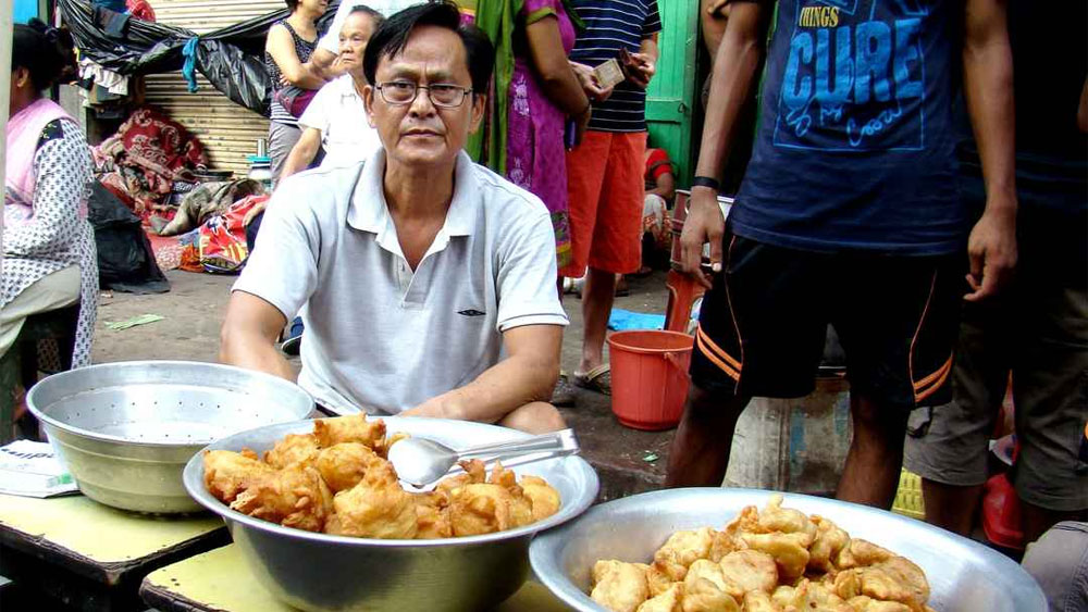 সাতসকালে বেরিয়ে পড়লে টেরিটি বাজার আপনার ক্ষুধা নিবারণের জায়গা হতেই পারে।
