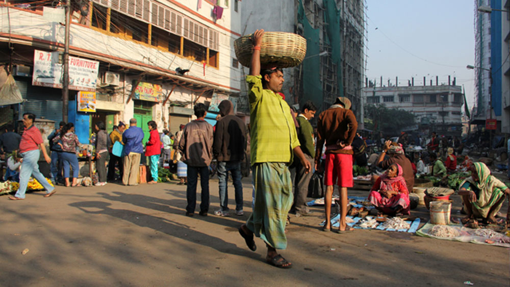  সম্ভবত উদ্বাস্তু হয়ে ভাগ্যান্বেষণেই তিরেত্তা পা রেখেছিলেন কলকাতায়। তবে ক্যাসানোভার বক্তব্য অনুযায়ী দুরারোগ্য অসুখে প্রেমিকার মৃত্যু মানতে না পেরে শোকস্তব্ধ তিরেত্তা ভেনিস ছেড়েছিলেন। সওয়ার হয়েছিলেন বাটাভিয়ার জাহাজে। পরবর্তীতে তিনি যে বাংলায় পৌঁছে অর্থবান হয়েছিলেন, সে খবরও পৌঁছেছিল বন্ধু ক্যাসানোভার কাছে।