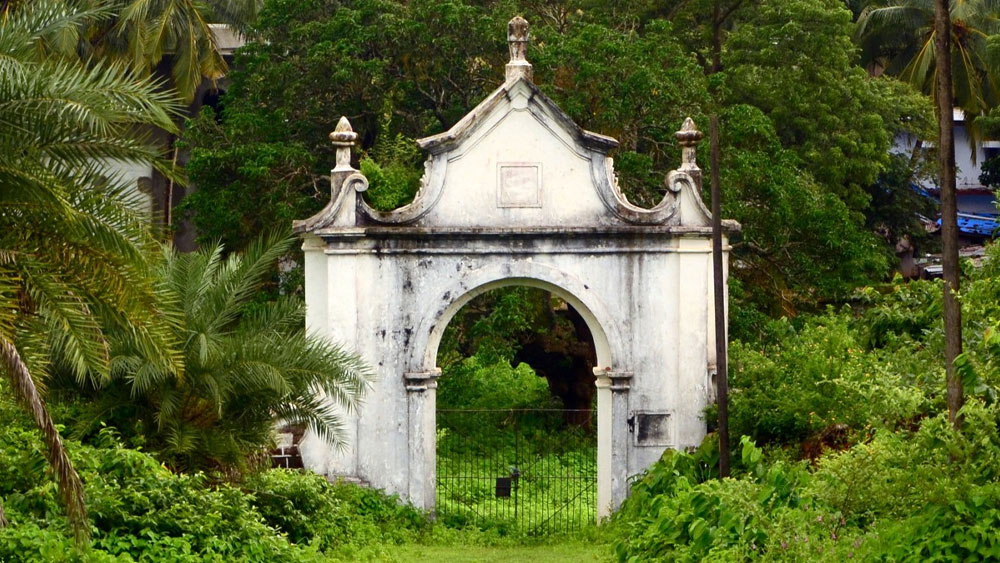 কিন্তু আচমকাই তিরেত্তার জীবন থেকে আলো ফুরিয়ে যেতে লাগল। ১৭৯৬ খ্রিস্টাব্দে মারা গেলেন সপ্তদশী অ্যাঞ্জেলিকা। মৃত্যুর মাত্র তিন দিন আগে পালিত হয়েছিল তাঁর তৃতীয় বিবাহবার্ষিকী। তিরেত্তার প্রিয়তমা স্ত্রীকে প্রথমে সমাহিত করা হয়েছিল বৈঠকখানায় পর্তুগিজদের সমাধিস্থানে। সেই গোরস্থানের নাম ছিল ‘বারেত্তো বেরিয়াল গ্রাউন্ড’।