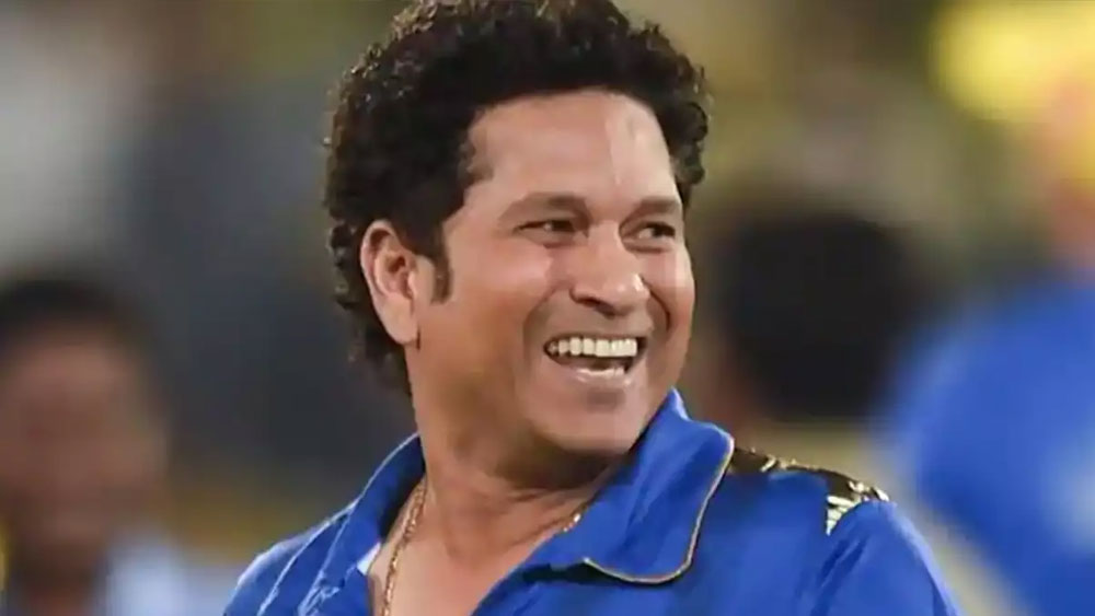 এক সময় মুম্বই দলের অধিনায়ক ছিলেন সচিন তেন্ডুলকর। ২০০৮ থেকে ২০১৩ অবধি ক্রিকেটার হিসেবে মুম্বই দলের সঙ্গে যুক্ত ছিলেন ভারতীয় ক্রিকেটের ঈশ্বর।