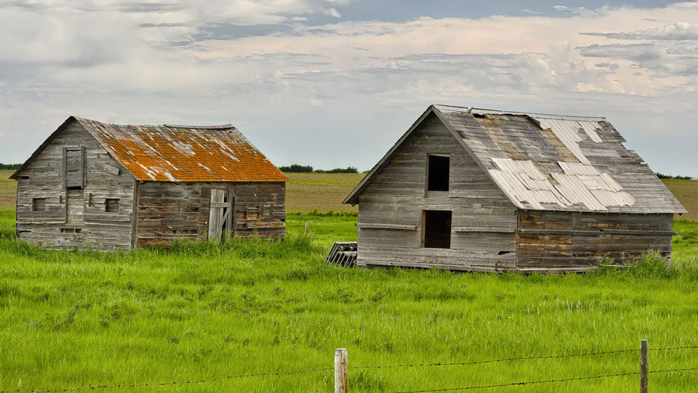 সরকারি এই প্রকল্পে বেশিরভাগ বাসিন্দাই অনিচ্ছুক ছিলেন। তাঁদের বুঝিয়ে এবং ক্ষতিপূরণ-সহ বেশ কিছু অর্থ দিয়ে অন্য জায়গায় সরিয়ে নিয়ে যাওয়া হয়। সরকারের লক্ষ্য ছিল এই এলাকার বিপুল মাছের জোগানকে ব্যবসায়িক কাছে লাগানো।