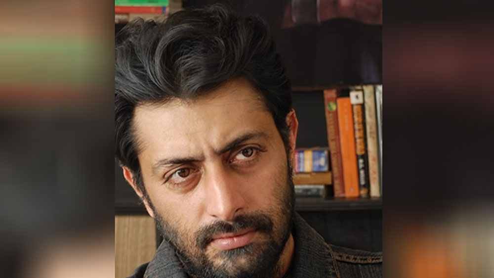 বিচ্ছেদ নিয়ে মালিনী মুখ না খুললেও এক সাক্ষাৎকারে প্রিয়াংশু তাঁদের সম্পর্ক নিয়ে অত্যন্ত ‘অপরিণত’ মন্তব্য করেছিলেন।