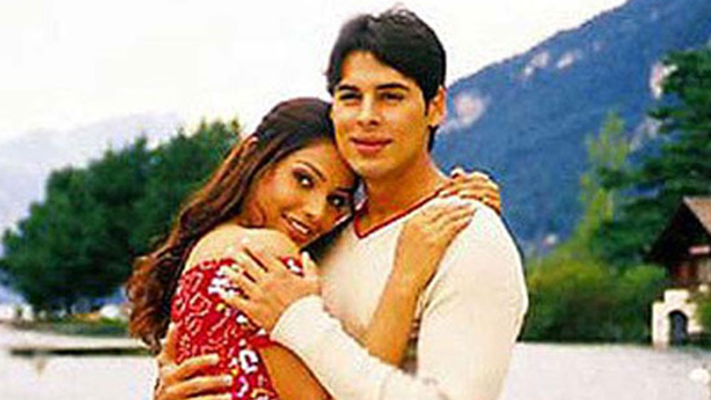 ডিনো এবং বিপাশা সে সময় নবাগত। এই ছবি তাঁদের পেশায় দারুণ ছাপ ফেলে। বিদ্যুৎগতিতে উপরে উঠতে শুরু করে তাঁদের পেশার লেখচিত্র।