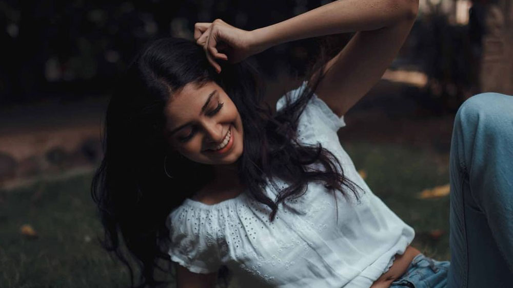 তিনি আরও বলেন, “শৈশব থেকেই পড়াশোনায় ভাল। সব সময় পড়াশোনা নিয়েই মেতে থাকতাম। প্রথাগত পেশাগুলোকেই জীবনের লক্ষ্য করে এগোচ্ছিলাম।”