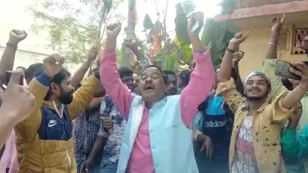 TMC MLA of Ghatal Shankar Dolai danced to the tune of 'Khela Hobe' with his party workers dgtld