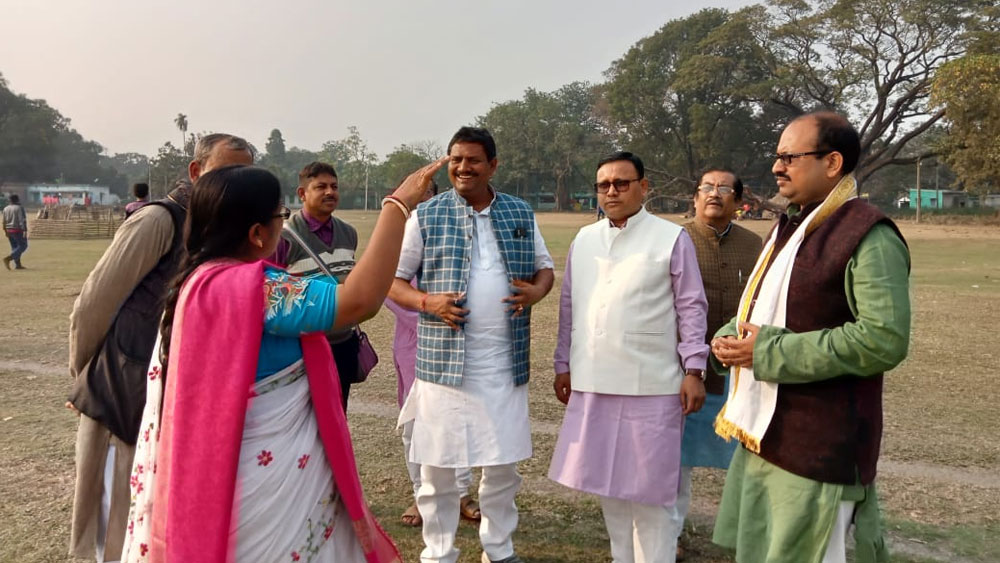 সভাস্থল পরিদর্শনে বিজেপি নেতারা। 