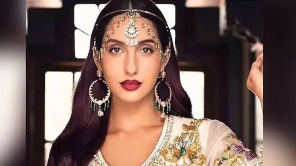 নাচের ভঙ্গি এবং টোনড বডির জন্য নোরা নেটমাধ্যমে খুবই জনপ্রিয়। তাঁর একটা ছবি দিলেই তা ভাইরাল হতে সময় লাগে না।