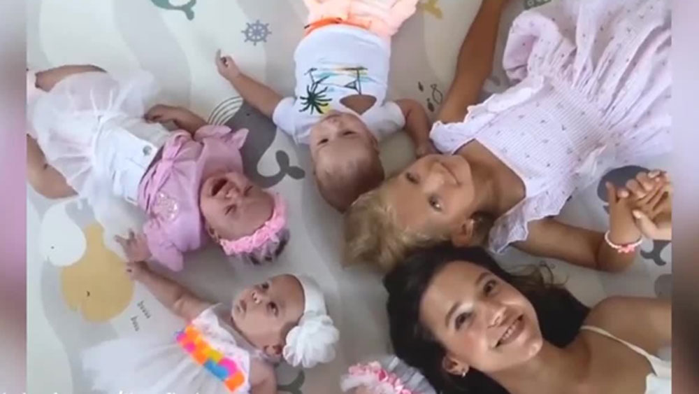 গর্ভ ভাড়া নেওয়াটা যথেষ্ট খরচসাপেক্ষ। যদিও ২৩ বছরের কোটিপতি ক্রিস্টিনা এবং তাঁর স্বামীর শিশুপ্রেমের কাছে তা নেহাতই ‘ছোট বিষয়’।