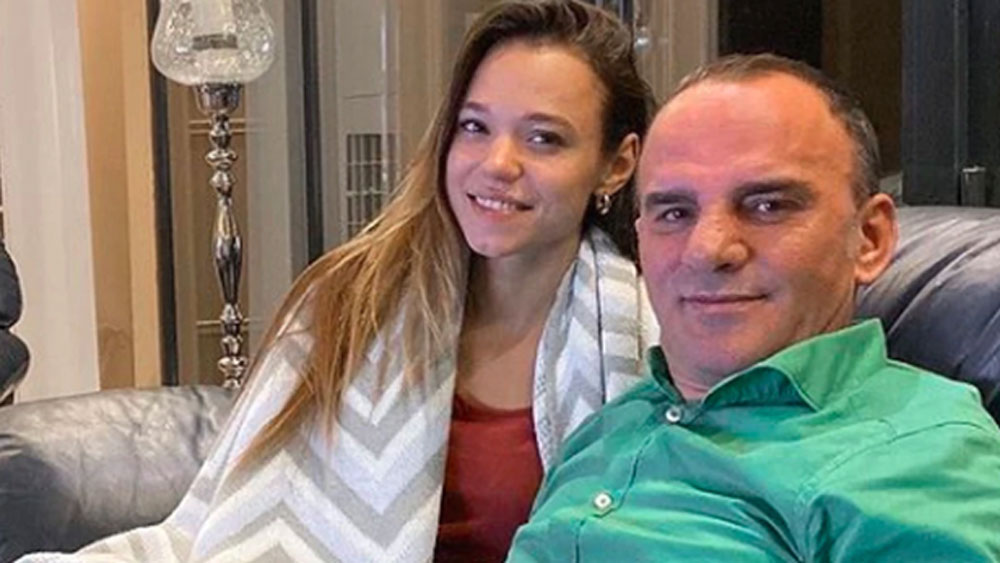 এই ইচ্ছার জন্যই ইতিমধ্যে তাঁদের বাড়িতে কেউ গেলে সেটাকে ক্রেস বলে ভুল করতে পারেন। বাড়ির আনাচ-কানাচে শুধুই বাচ্চাদের খেলা করতে দেখা যাবে সেখানে।