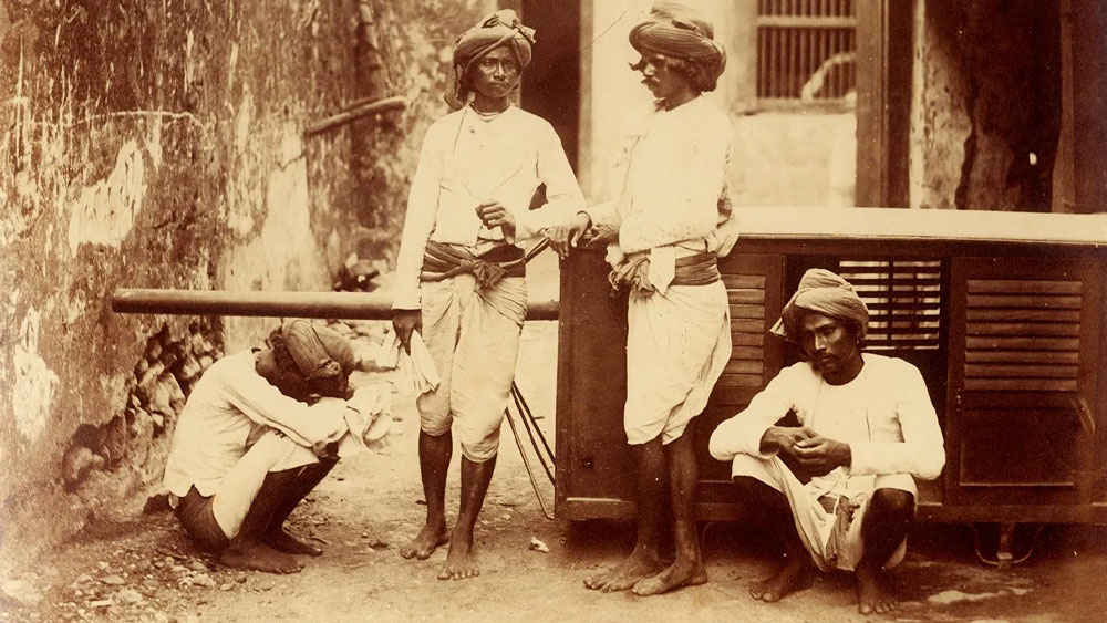 পাশাপাশি বেহারাদের জন্য ধার্য হল লাইসেন্স নম্বর। পিতলের চাকতিতে খোদাই করা থাকবে নির্দিষ্ট নম্বর। পালকি চালানোর সময় বেহারাদের তাবিজের মতো সেটি পরতে হবে বাহুতে।