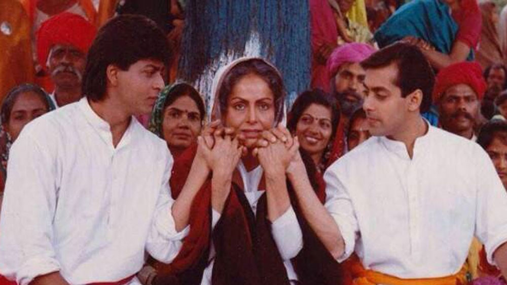 ওই দিন একটি মাত্র টেক-এই নাচের শ্যুটিং নির্ভুল ভাবে শেষ করে দেন শাহরুখ এবং সলমন। কিন্তু নির্ভুল ভাবে নাচতে মমতার সমস্যা হচ্ছিল। উল্টে তাঁকেই এ বার রি-টেক দিতে হচ্ছিল। সেটে সে দিন কেঁদে ফেলেছিলেন মমতা।