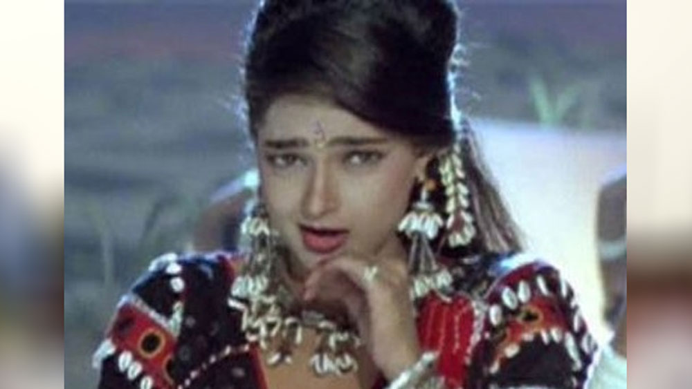 পর দিন ফের শুরু হয় ওই নাচের শ্যুটিং। সে দিন যা ঘটল তা দেখে এ বার মমতার বিস্মিত হওয়ার পালা ছিল।