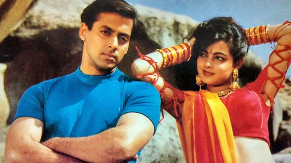 বাকিদের মতো দুই নায়কের উপর বিরক্ত ছিলেন ছবির নায়িকা মমতাও। এই ছবিতে একটি নাচের শ্যুটিংয়ের সময় শেষে বিরক্তি আর চেপে রাখতে না পেরে শাহরুখ-সলমনকে খুব বকাবকি করেন মমতা।