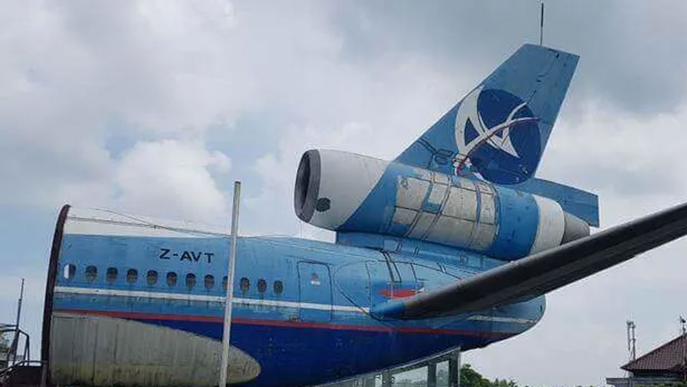 ম্যাকডোনেল ডগলাস ডিসি ১০। তৃতীয় পরিত্যক্ত বিমান। বালির গেট ৮৮ মলের ছাদে রয়েছে বিমানটি। এই মলের ছাদে যেতে গেলে এলিভেটরে উঠতে হবে। এলিভেটর আপনাকে পৌঁছে দেবে বিমানের কাছে।