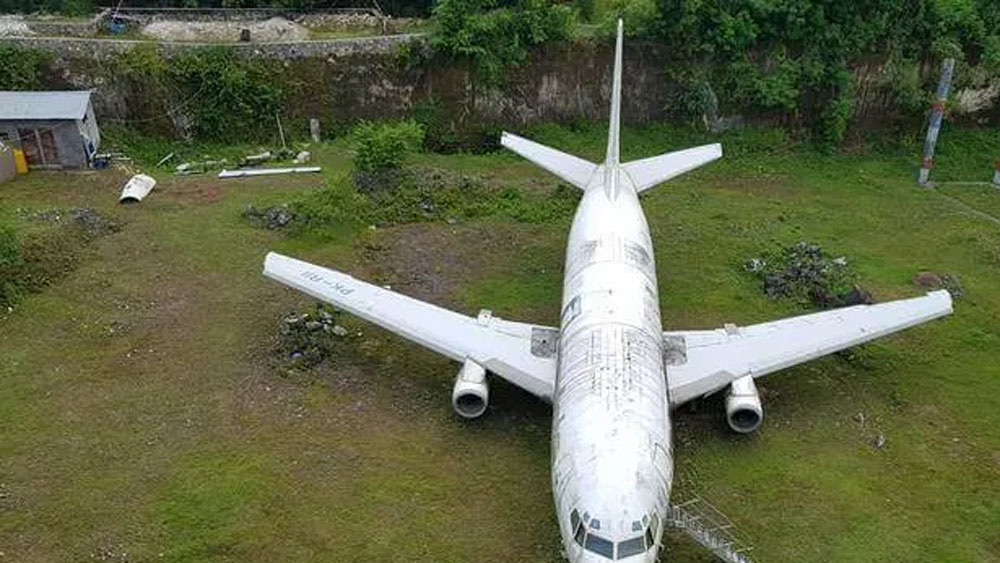 এমন একটি জায়গায় বিমানটি কী ভাবে অবতরণ করল বা কী ভাবে সেটি এখানে এল তা অত্যন্ত বিস্ময়ের। অনেকের ধারণা, বিমানের বিভিন্ন অংশ আলাদা ভাবে নিয়ে এসে জোড়া লাগানো হয়েছে।