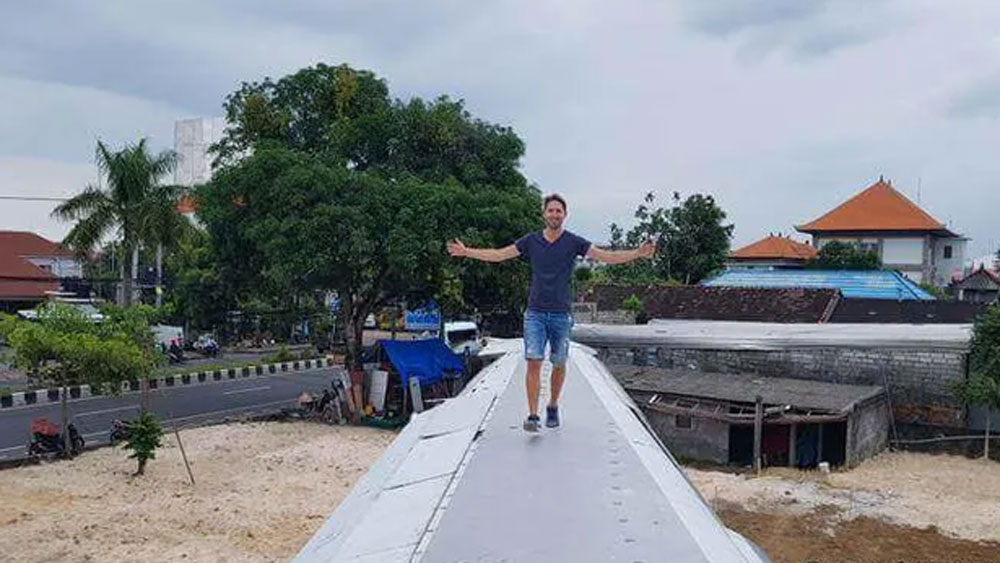 আপাতত স্থানীয়দের অধীনেই রয়েছে বিমানটি। কিছু টাকার বিনিময়ে পর্যটকেরা বিমানের ভিতরে ঢুকে ঘুরে দেখতে পারেন।