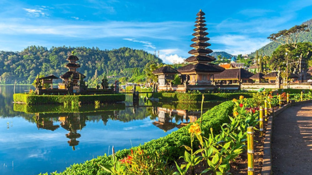 কিন্তু জানেন কি বালির আরও একটি আকর্ষণ রয়েছে। বালিতে একাধিক পরিত্যক্ত বিমান রয়েছে। যা পর্যটকদের কাছে বিশেষ আকর্ষণের।