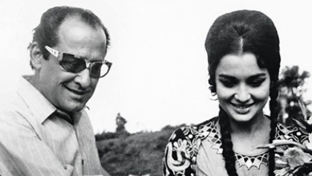 ছবির সেটেই কিশোরী থেকে নারী হয়ে ওঠা আশার। সেই যাত্রায় কখনও অভিভাবক কখনও বন্ধু আবার কখনও পথপ্রদর্শক, সব ভূমিকাতেই নাসিরকে পাশে পান তিনি। আর সেখান থেকেই নাসিরের প্রতি গভীর ভালবাসা জন্ম নেয় তাঁর মনে।