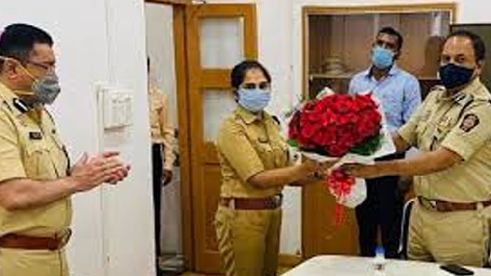 ২০০৯ সালে ইউপিএসসি পরীক্ষায় পাশ করেন তিনি। সারা ভারতে ২৭২ স্থান পান। মহারাষ্ট্রের নান্দেন জেলায় প্রথম পোস্টিংহয় তাঁর। আজীবন মায়ের আদর্শেই চলতে চান। সততার পাশে দাঁড়িয়ে মায়ের স্বপ্ন পূরণ করতে চান।