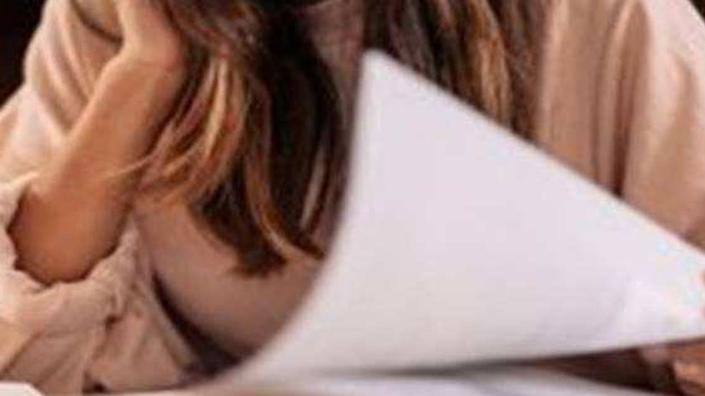 বই কেনার টাকা ছিল না। সহপাঠীদের বই নিয়ে ফটোকপি করে নিতেন। তাঁকে সাহায্য করতেন তাঁর ব্যাচের অর্জুন বলে একবন্ধু। পরে অর্জুনকেই বিয়ে করেন নির্মলা।  নাগপুরের আয়কর অফিসার অর্জুন।