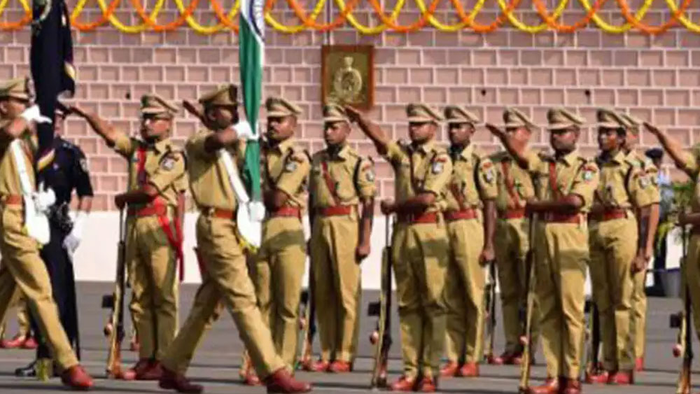 নির্মলার কাছে তখন আইপিএস, আইএএস সব অবাস্তব। তিনিও যে কোনওদিন এমন হতে পারবেন, তা কল্পনাতেও আনতে পারতেন না। তাই মাকে জানিয়ে দিয়েছিলেন, তিনি এ সব পারবেন না।