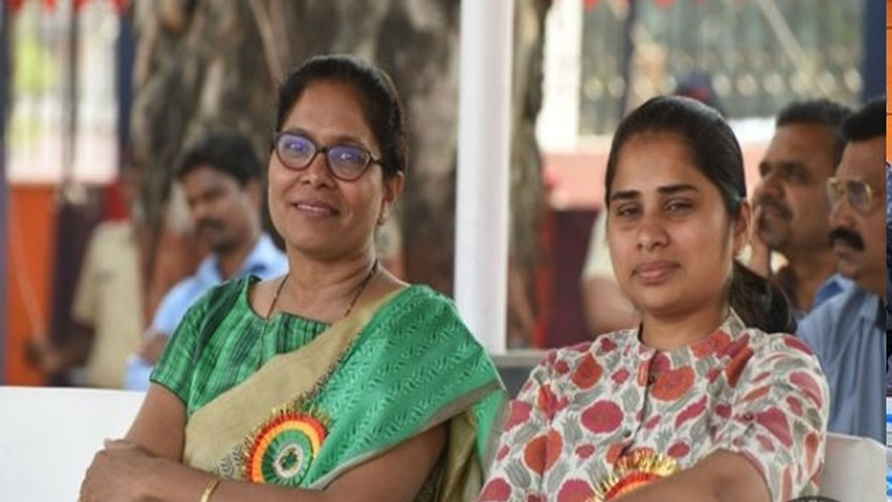 কিন্তু অভাবের মধ্যেও তাঁর ইচ্ছা ছিল মেয়েদের সাহায্য করা। গ্রামের নির্যাতিতাদের পাশেও দাঁড়াতেন তিনি। নিজে বেশি দূর পড়াশোনা করতে পারেননি। স্বপ্ন দেখেছিলেন মেয়ে নির্মলাকে বড় সরকারি অফিসার করার। যাতে সমাজের সেবা করতে পারেন।