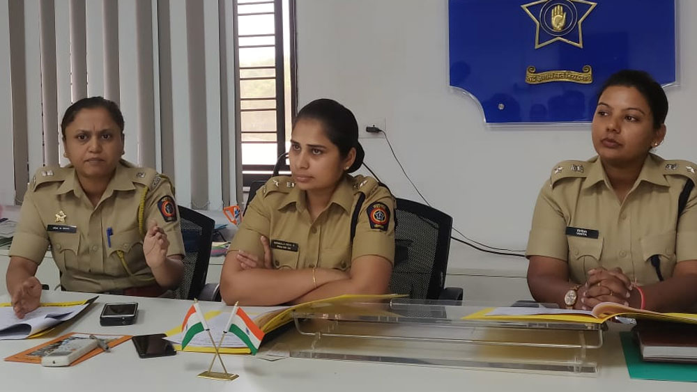 বিয়ের ৩ বছর পরই স্বামী মারা যান। মেয়ে নির্মলার বয়স তখনদেড় বছর। তাঁর ভাইয়ের বয়স আরও কম। কারও কাছে সাহায্যের হাত পাতেননি তিনি। নিজেই উপার্জন করে সংসার চালাতে শুরু করেন।