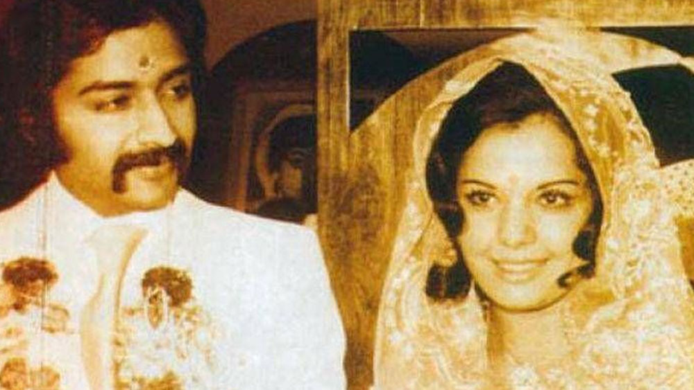 এ দিকে ৪ বছর পর মমতাজও এক গুজরাতি ব্যবসায়ীকে বিয়ে করেন। আর বিয়ের পর তাঁকে অভিনয়ও ছাড়তে হয়। অভিনয় ছাড়ার শর্তে যদি আগেই রাজি হয়ে যেতেন মমতাজ, তা হলে আজ যশ প্রোডাকশনের মালকিন হতেন তিনি।