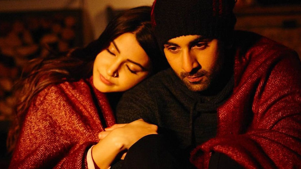 কিন্তু এগুলোর কোনওটাতেই সবচেয়ে লম্বা চুম্বনের দৃশ্য ছিল না। বলিউড ছবির সবচেয়ে লম্বা চুম্বন ছিল ৮ মিনিটের।