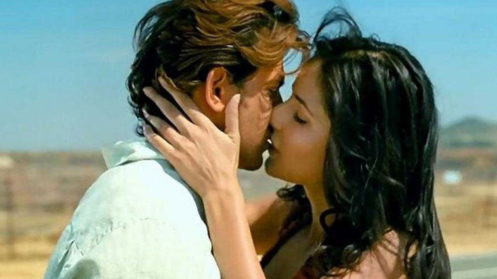 হাসির ছবি ‘কুলি নম্বর ওয়ান’ হোক কিংবা হালের ওয়েব সিরিজ। প্রায় সমস্ত ছবিতেই চুম্বনের দৃশ্য খুবই সাধারণ।