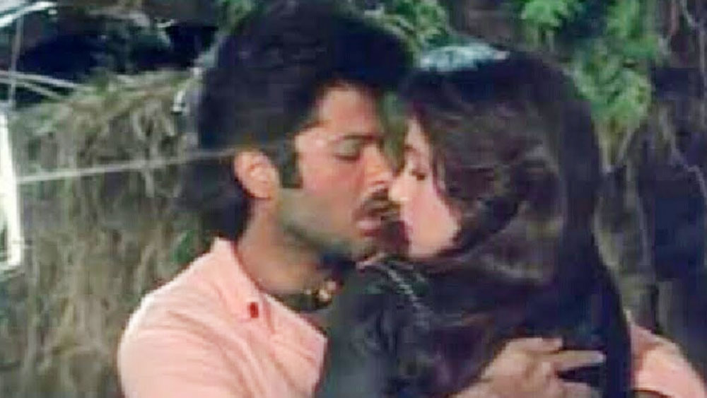 ছবিতে চুম্বনের দৃশ্য এখন অহরহ ব্যবহার করা হয়। প্রেমের ছবি মানেই তাতে অন্তত একটি চুম্বনের দৃশ্য থাকবেই।