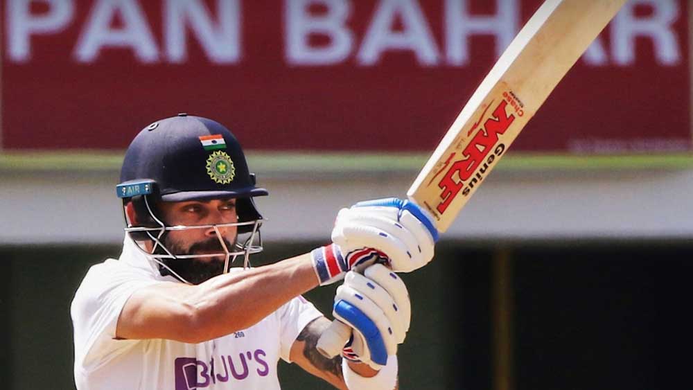 অস্ট্রেলিয়ার মাটিতে টেস্ট সিরিজে ১টি ম্যাচ খেলে পিতৃত্বকালীন ছুটি নিয়ে দেশে ফিরে এসেছিলেন কোহালি। তবে সংখ্যার নিরিখে এই টেস্টে তাঁর রান বিরাট না হলেও নিজের ফর্মে থাকার জোরাল ইঙ্গিত দিয়েছেন তিনি।