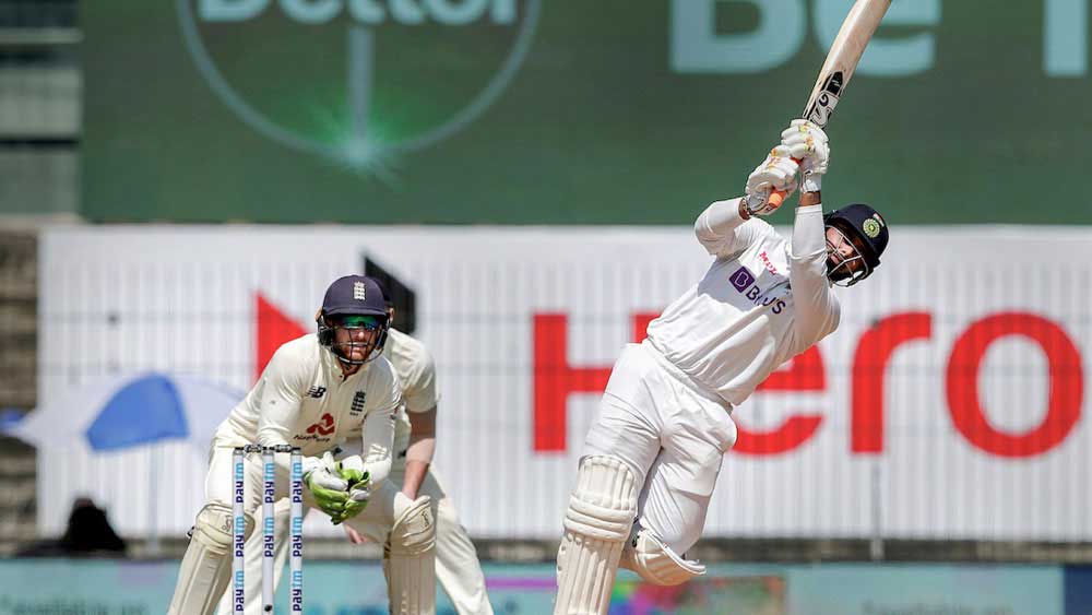 রোহিত-কোহালি-অশ্বিন-অক্ষরদের মাঝে ঋষভ পন্থকে ভুলে গেলে চলবে না। ব্যাট হাতে প্রথম ইনিংসে ঝোড়ো ৫৮। পন্থের থেকে এমন ব্যাটিংই আশা করেন তাঁর ভক্তেরা।