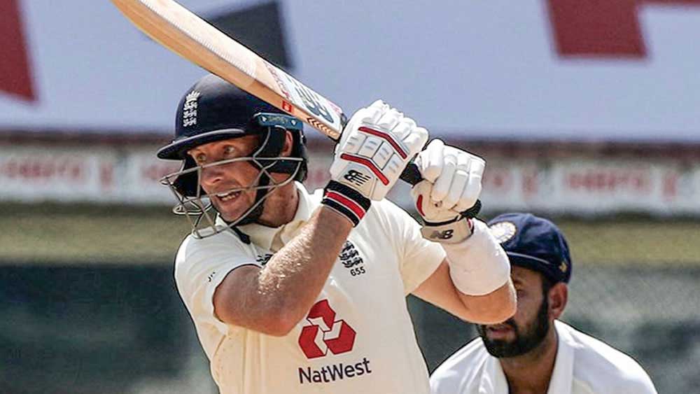 জো রুটের ব্যাটিং ব্যর্থতাও ইংল্যান্ডের বিরুদ্ধে ভারতের জয়ের বড় কারণ হয়ে দাঁড়িয়েছে। শততম টেস্টে রুটের অতিমানবীয় দ্বিশতরানের ধারেকাছে তো দূর অস্ত্‌, নিজেকে মেলে ধরতেই পারেননি তিনি। ফলে সে দিক থেকেও সুবিধা পেয়েছে ভারত।